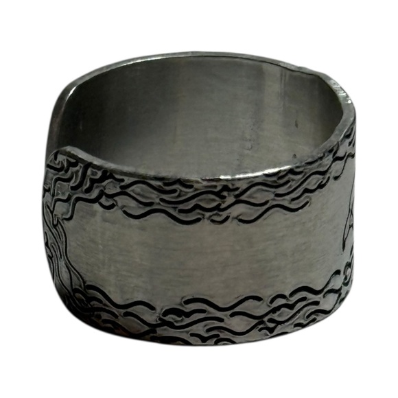 Handmade whale ocean design adjustable hypoallergenic silver hand-stamped ring - Picture 6 of 10